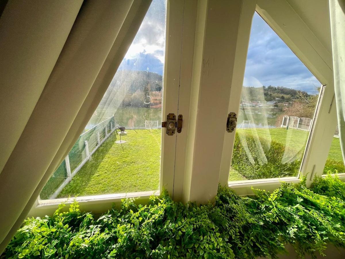 Charmant Chalet En Bord De Seine Saint-Pierre-du-Vauvray Екстер'єр фото